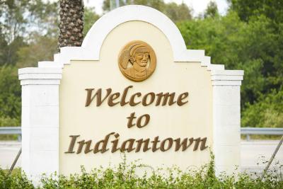 Welcome to Indiantown Sign
